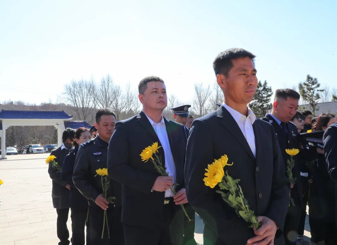 �廳�������� ������ɫѪ�� | ��³������Ժ��չ�����ڼ�ɨ���⵳�ջ